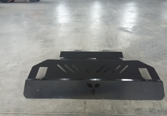 Cache sous moteur et de la radiateur Mitsubishi Pajero 3 (V60, V70)