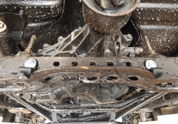 Cache de protection de la boîte de vitesse Nissan Terrano II 