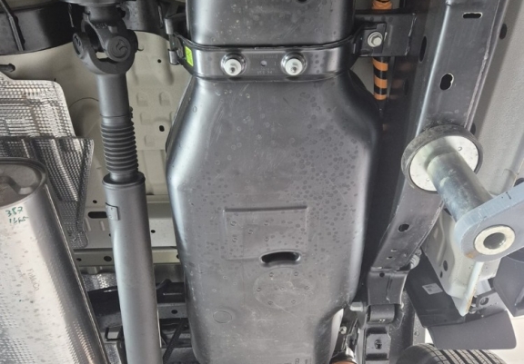 Cache de protection de réservoir Ford Ranger (MB3G9A147CF; 2643728)