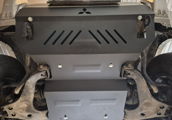 Cache sous moteur et de la radiateur Mitsubishi Pajero 3 (V60, V70)