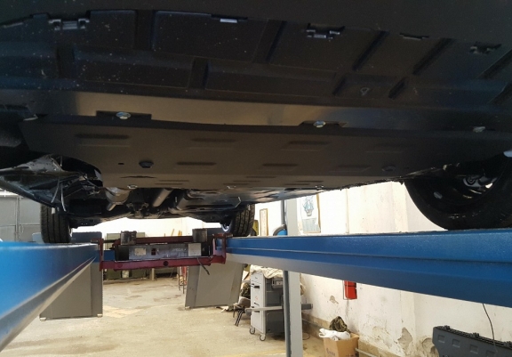 Cache de protection sous moteur et de la boîte de vitesse  Mercedes V-Class W447 2.2 D, 4x4