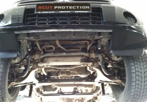 Cache sous moteur et de la radiateur Mitsubishi Pajero 4 (V80, V90)