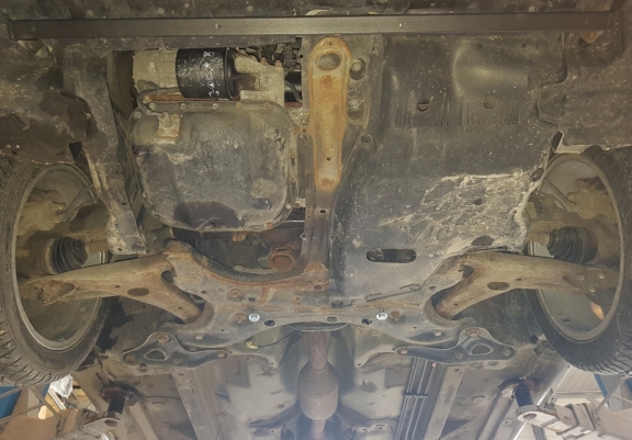 Cache sous moteur et de la boîte de vitesse Toyota Avensis
